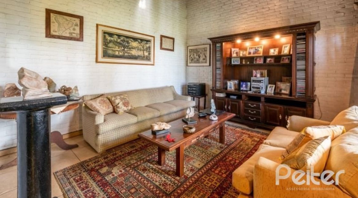 Casa à venda com 365m², 4 dormitórios, 3 suítes, 4 vagas, no bairro Vila Assunção em Porto Alegre