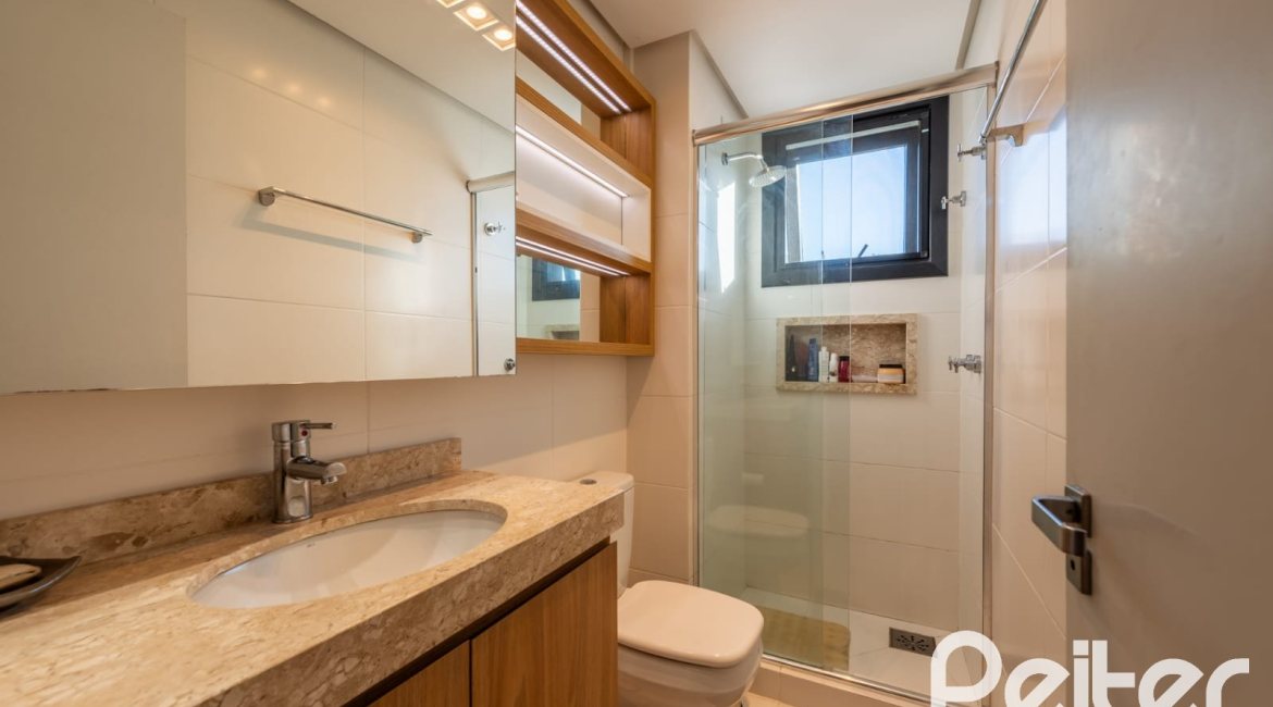 Cobertura à venda com 196m², 3 dormitórios, 1 suíte, 2 vagas, no bairro Tristeza em Porto Alegre