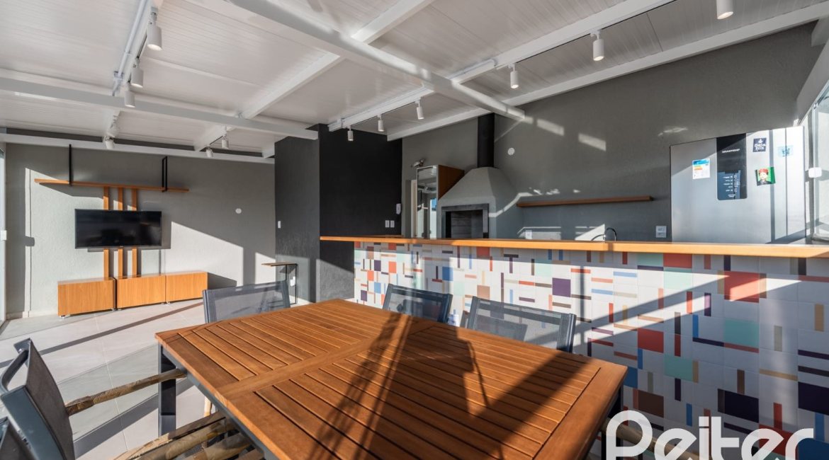 Cobertura à venda com 196m², 3 dormitórios, 1 suíte, 2 vagas, no bairro Tristeza em Porto Alegre