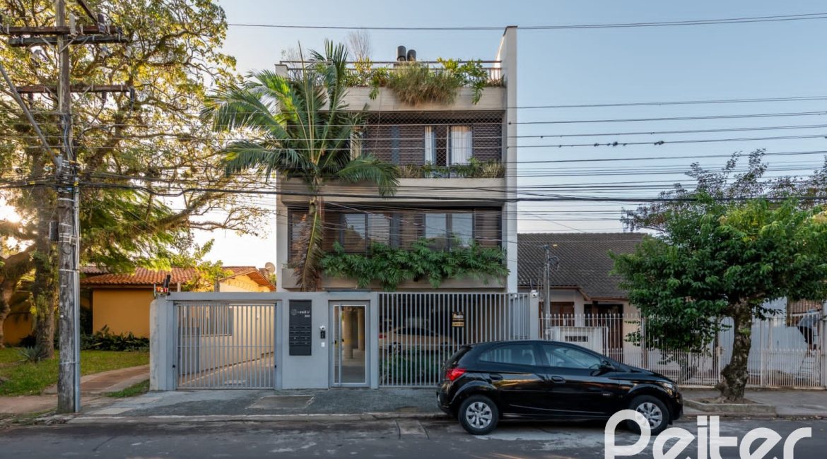 Cobertura à venda com 196m², 3 dormitórios, 1 suíte, 2 vagas, no bairro Tristeza em Porto Alegre