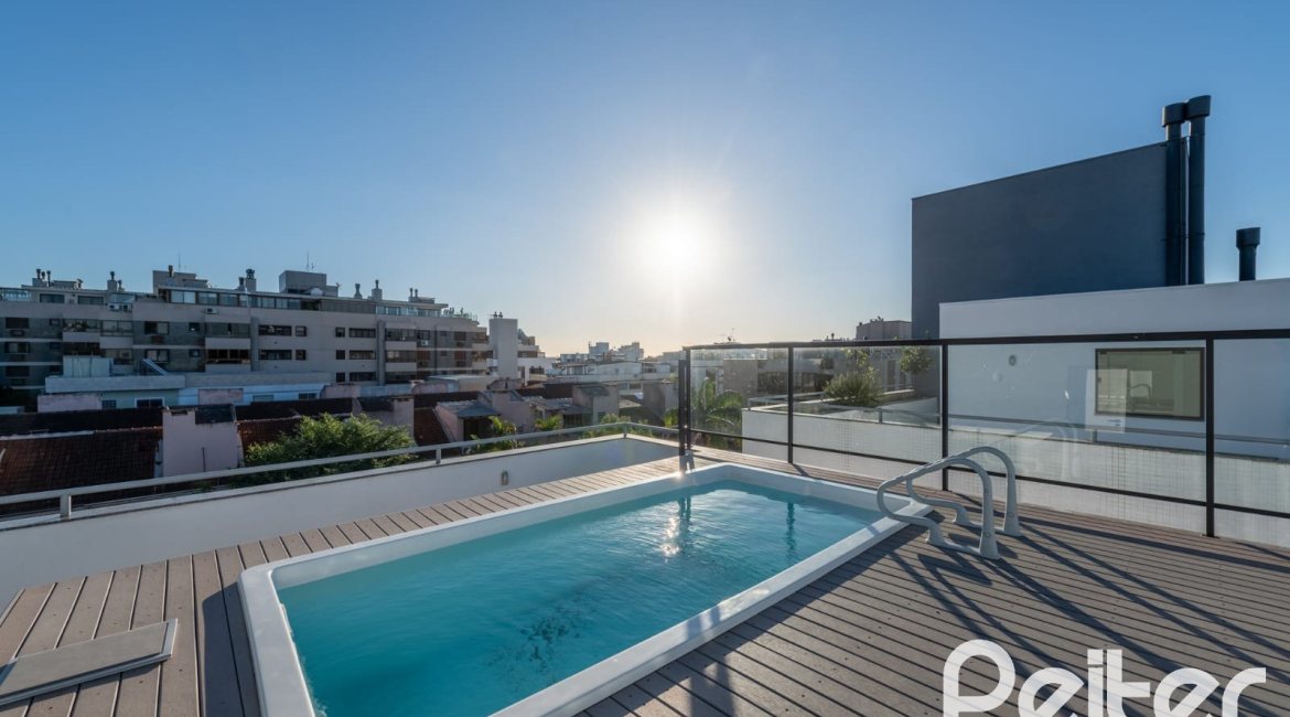 Cobertura à venda com 196m², 3 dormitórios, 1 suíte, 2 vagas, no bairro Tristeza em Porto Alegre