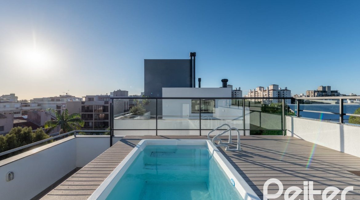 Cobertura à venda com 196m², 3 dormitórios, 1 suíte, 2 vagas, no bairro Tristeza em Porto Alegre