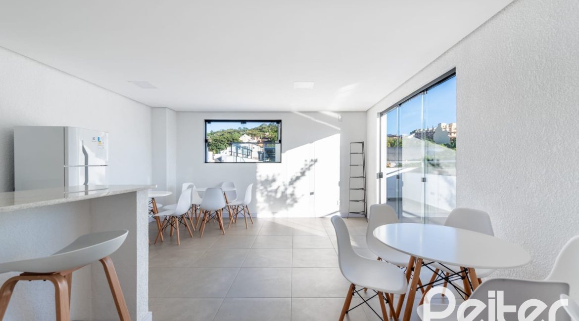 Cobertura à venda com 196m², 3 dormitórios, 1 suíte, 2 vagas, no bairro Tristeza em Porto Alegre