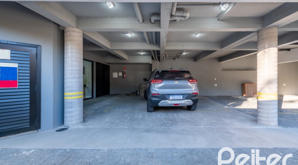 Cobertura à venda com 196m², 3 dormitórios, 1 suíte, 2 vagas, no bairro Tristeza em Porto Alegre