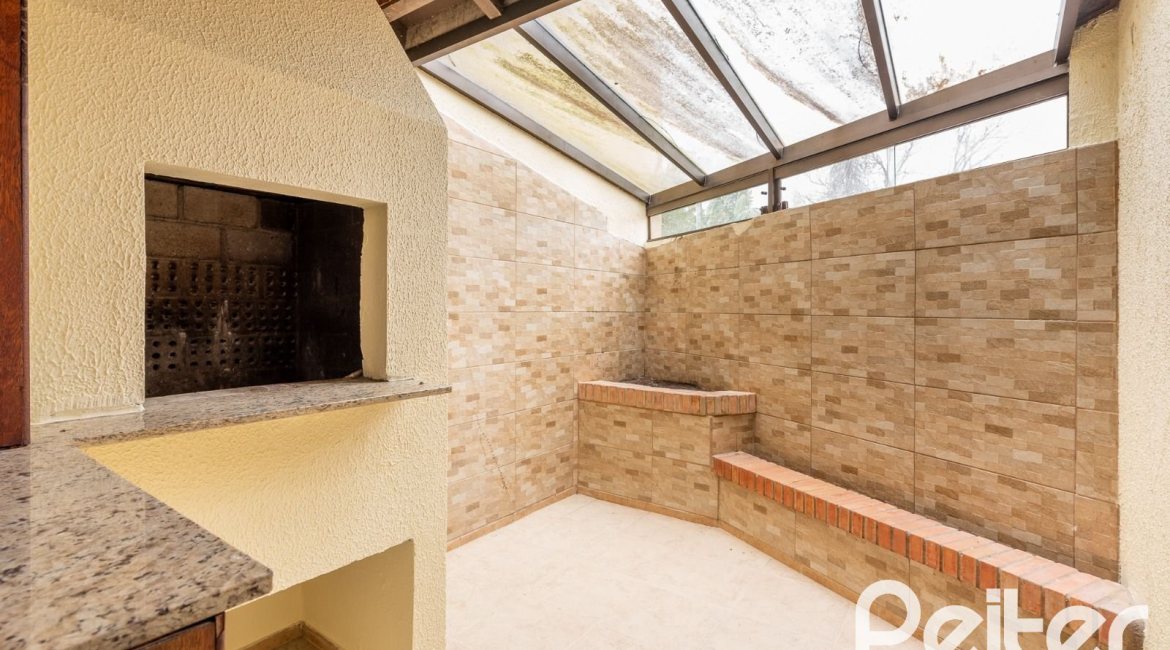 Casa em Condomínio à venda com 273m², 3 dormitórios, 3 suítes, 3 vagas, no bairro Vila Assunção em Porto Alegre