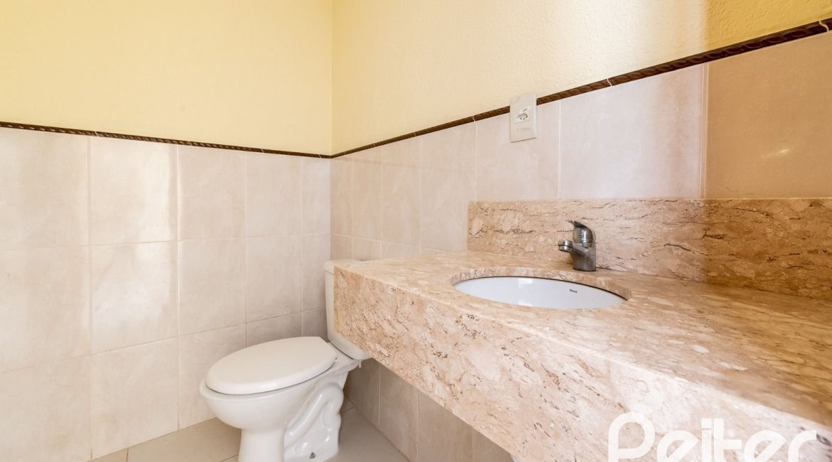 Casa em Condomínio à venda com 273m², 3 dormitórios, 3 suítes, 3 vagas, no bairro Vila Assunção em Porto Alegre