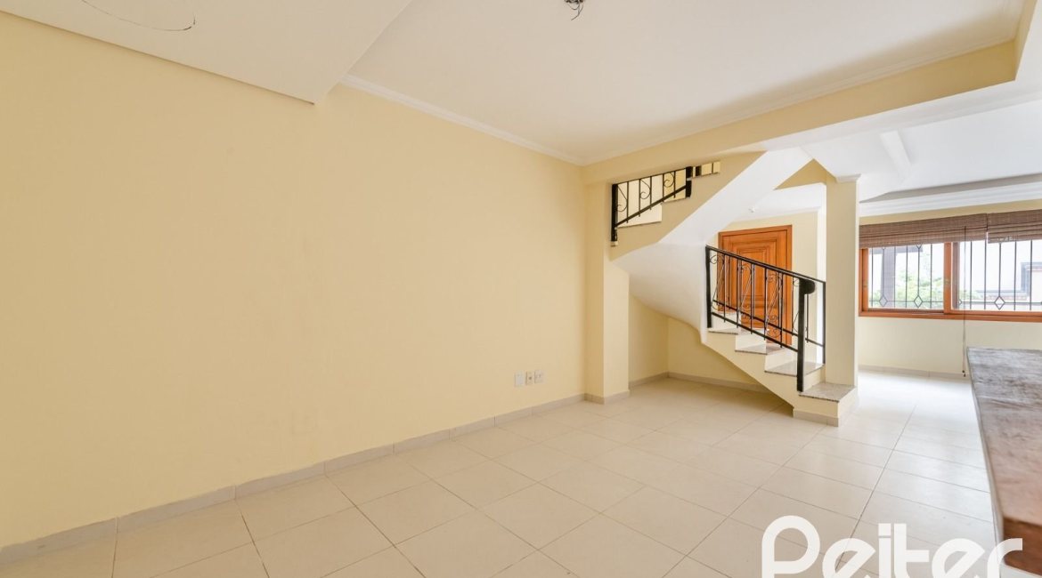 Casa em Condomínio à venda com 273m², 3 dormitórios, 3 suítes, 3 vagas, no bairro Vila Assunção em Porto Alegre