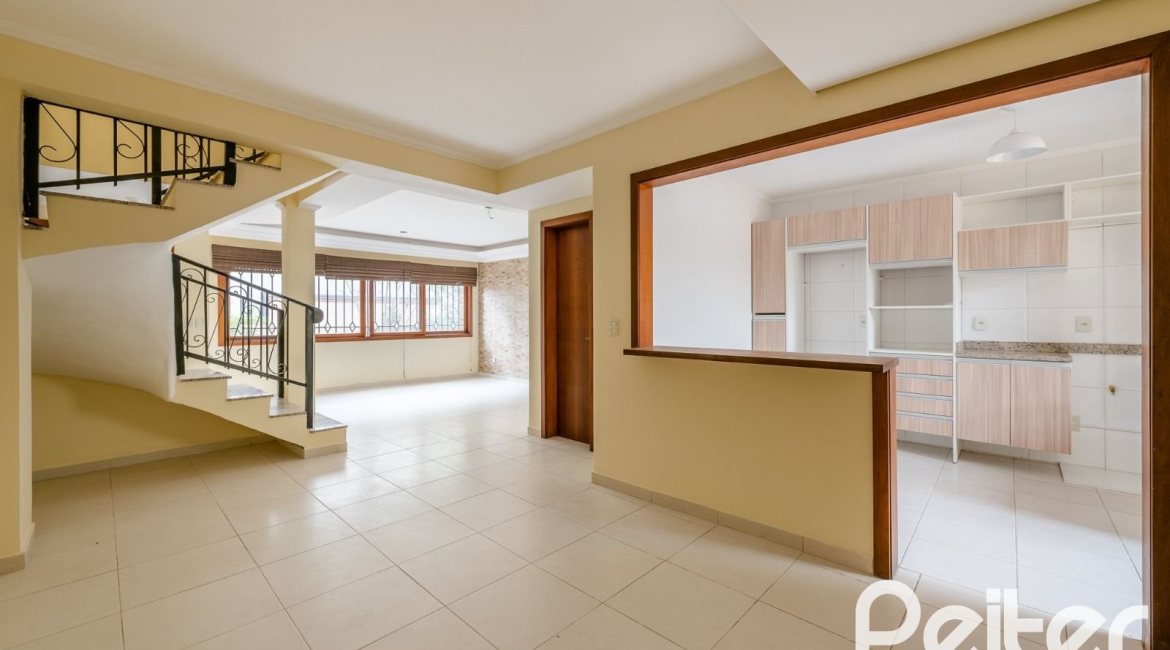 Casa em Condomínio à venda com 273m², 3 dormitórios, 3 suítes, 3 vagas, no bairro Vila Assunção em Porto Alegre