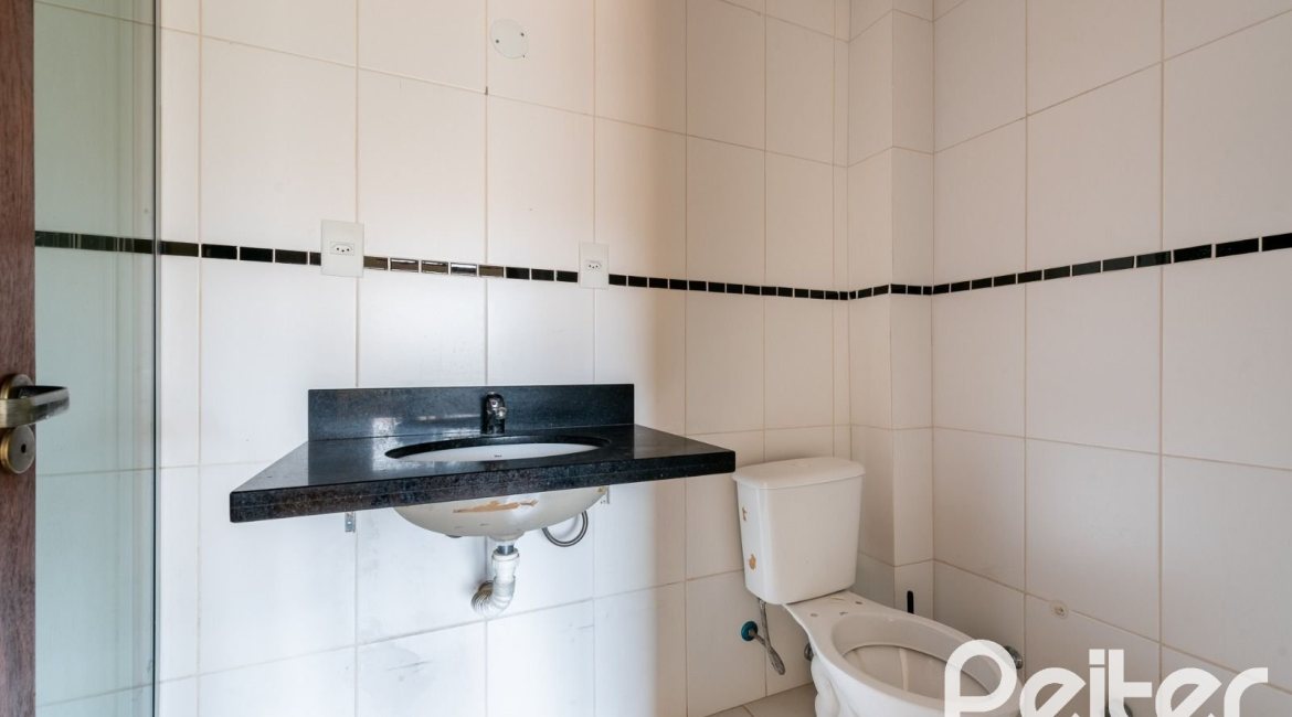 Casa em Condomínio à venda com 273m², 3 dormitórios, 3 suítes, 3 vagas, no bairro Vila Assunção em Porto Alegre