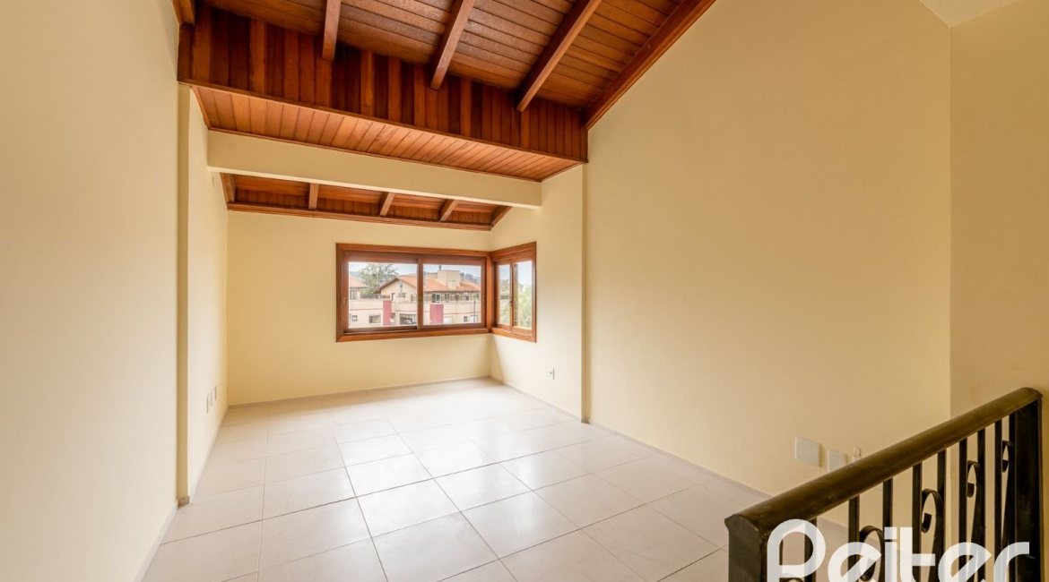 Casa em Condomínio à venda com 273m², 3 dormitórios, 3 suítes, 3 vagas, no bairro Vila Assunção em Porto Alegre