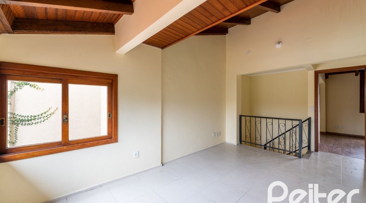 Casa em Condomínio à venda com 273m², 3 dormitórios, 3 suítes, 3 vagas, no bairro Vila Assunção em Porto Alegre