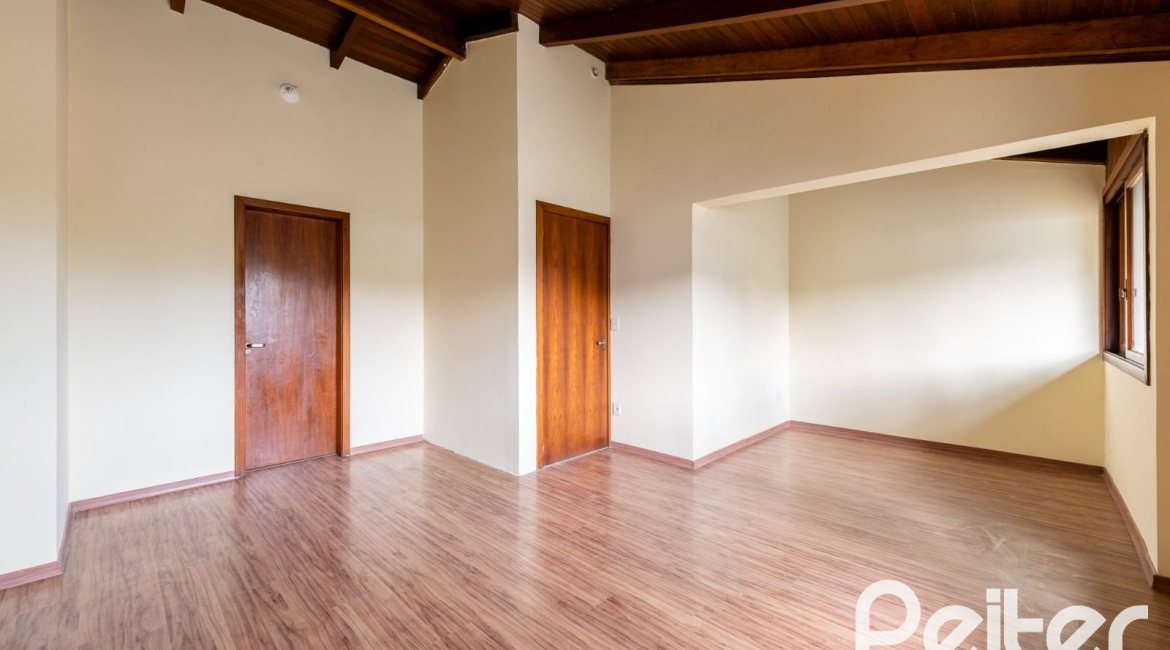 Casa em Condomínio à venda com 273m², 3 dormitórios, 3 suítes, 3 vagas, no bairro Vila Assunção em Porto Alegre