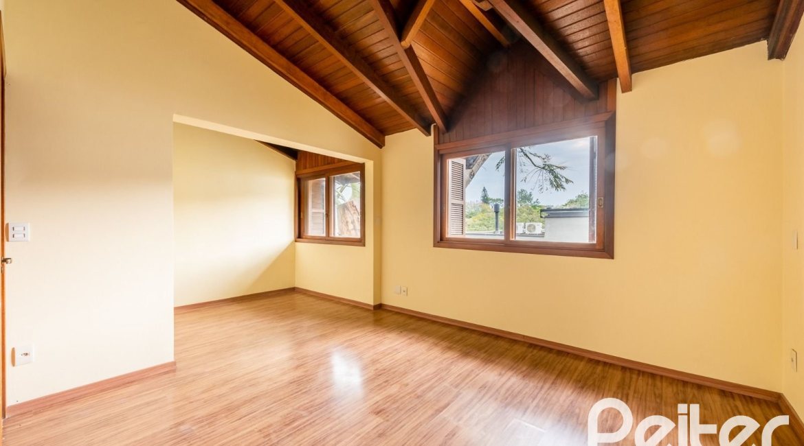 Casa em Condomínio à venda com 273m², 3 dormitórios, 3 suítes, 3 vagas, no bairro Vila Assunção em Porto Alegre