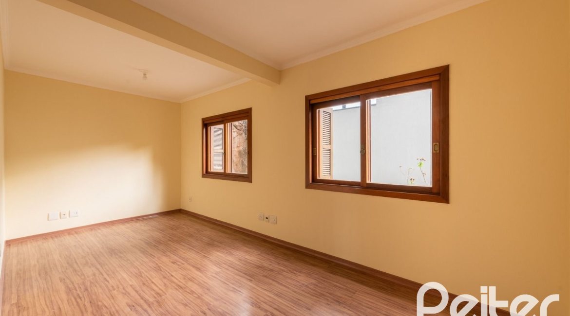 Casa em Condomínio à venda com 273m², 3 dormitórios, 3 suítes, 3 vagas, no bairro Vila Assunção em Porto Alegre