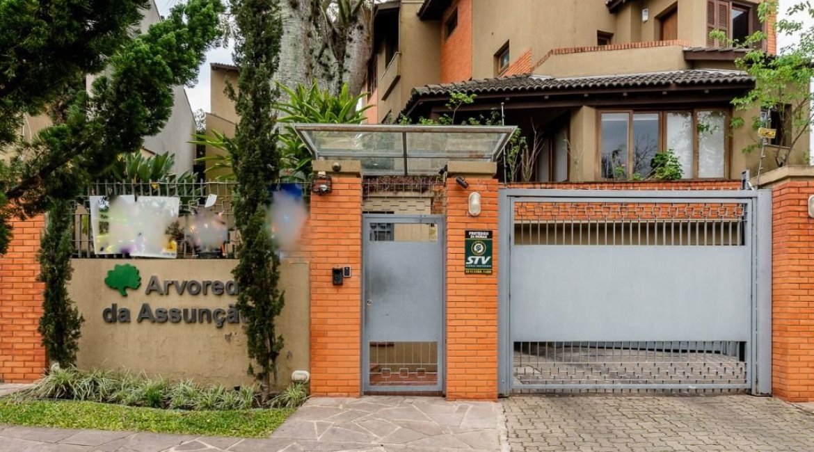 Casa em Condomínio à venda com 273m², 3 dormitórios, 3 suítes, 3 vagas, no bairro Vila Assunção em Porto Alegre