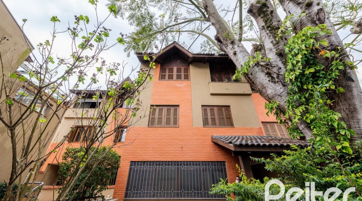 Casa em Condomínio à venda com 273m², 3 dormitórios, 3 suítes, 3 vagas, no bairro Vila Assunção em Porto Alegre