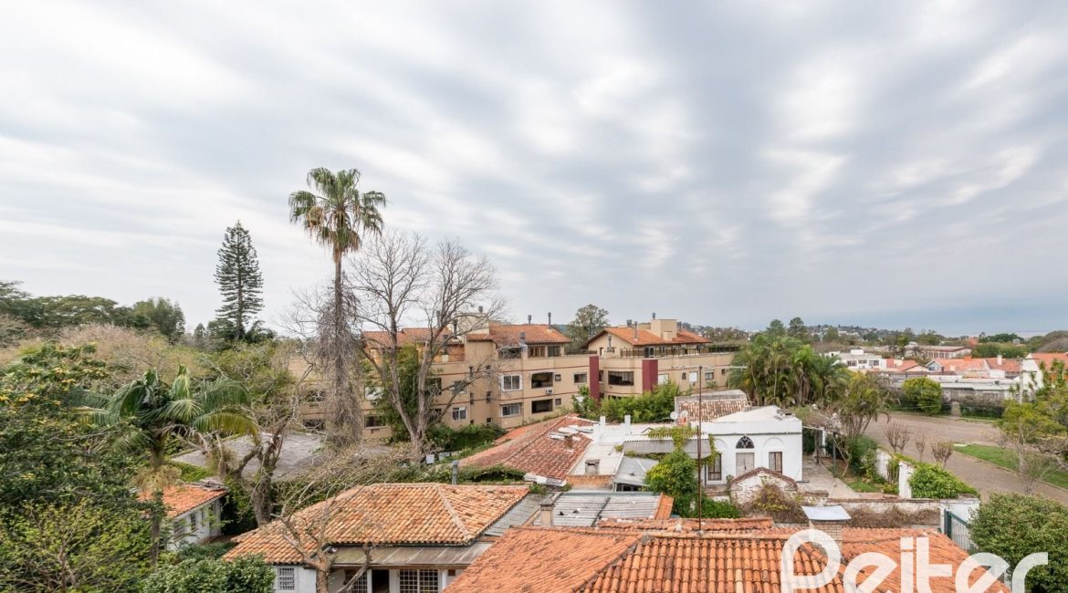 Casa em Condomínio à venda com 273m², 3 dormitórios, 3 suítes, 3 vagas, no bairro Vila Assunção em Porto Alegre