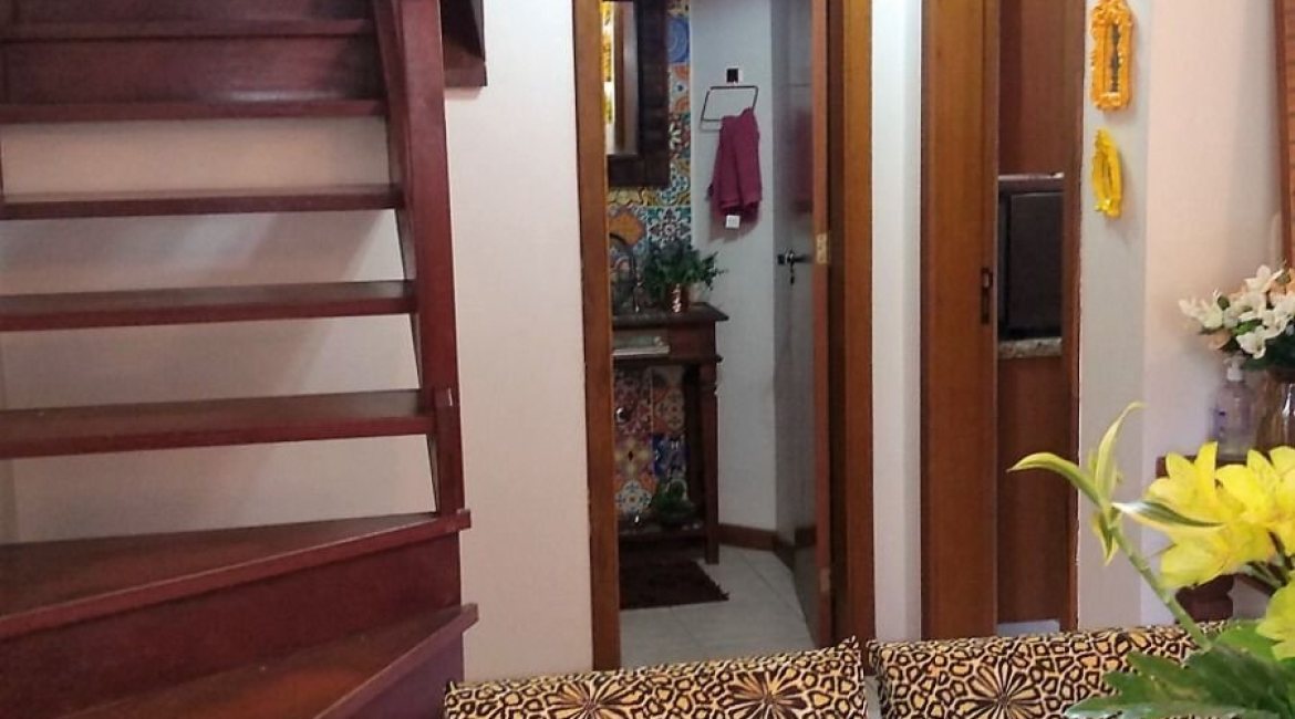 Casa em Condomínio à venda com 148m², 3 dormitórios, 1 suíte, 2 vagas, no bairro Guarujá em Porto Alegre