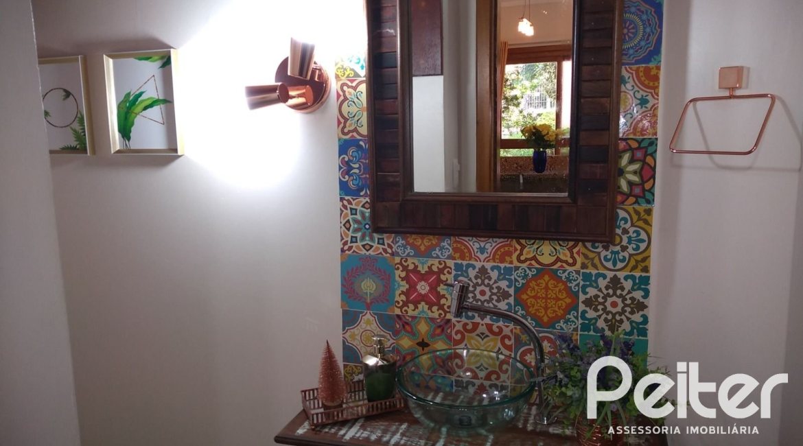 Casa em Condomínio à venda com 148m², 3 dormitórios, 1 suíte, 2 vagas, no bairro Guarujá em Porto Alegre