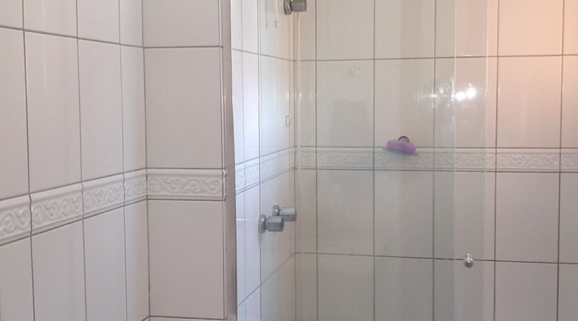 Casa em Condomínio à venda com 148m², 3 dormitórios, 1 suíte, 2 vagas, no bairro Guarujá em Porto Alegre