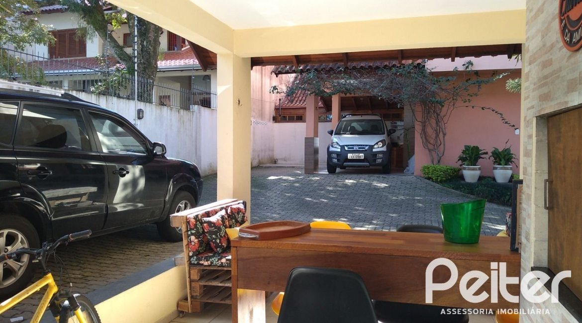 Casa em Condomínio à venda com 148m², 3 dormitórios, 1 suíte, 2 vagas, no bairro Guarujá em Porto Alegre