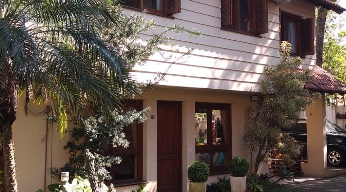 Casa em Condomínio à venda com 148m², 3 dormitórios, 1 suíte, 2 vagas, no bairro Guarujá em Porto Alegre