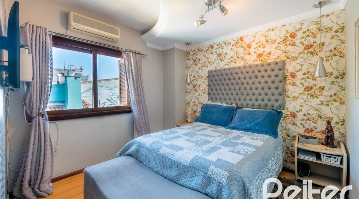 Casa em Condomínio à venda com 233m², 3 dormitórios, 1 suíte, 5 vagas, no bairro Ipanema em Porto Alegre