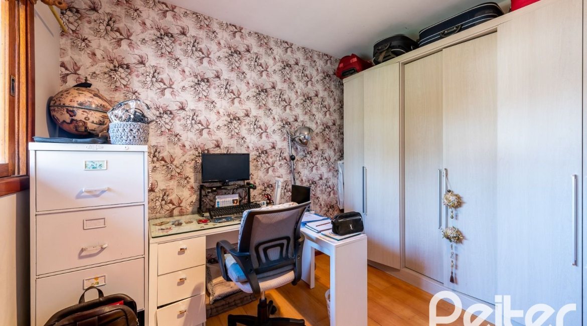 Casa em Condomínio à venda com 233m², 3 dormitórios, 1 suíte, 5 vagas, no bairro Ipanema em Porto Alegre