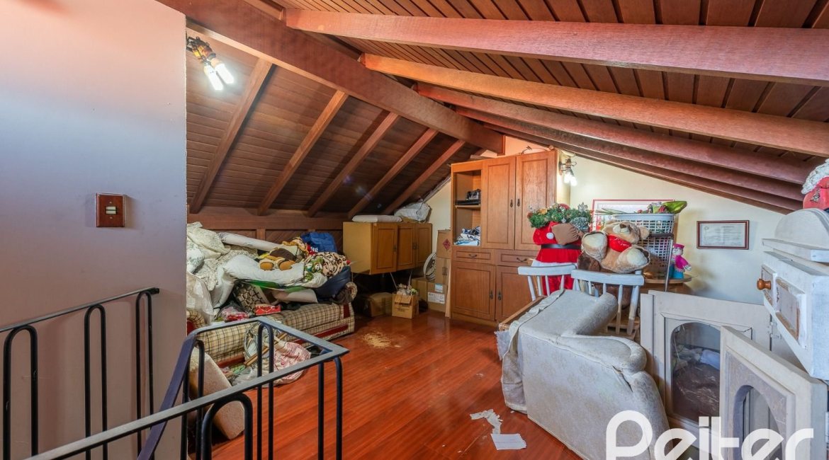 Casa em Condomínio à venda com 233m², 3 dormitórios, 1 suíte, 5 vagas, no bairro Ipanema em Porto Alegre