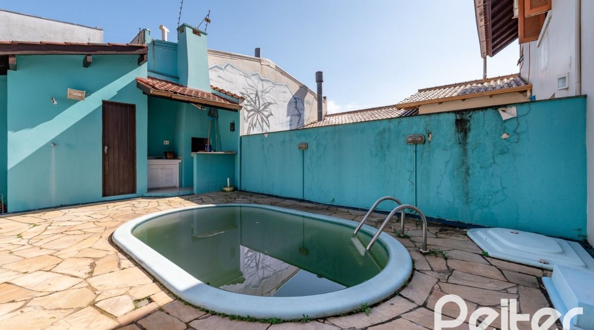 Casa em Condomínio à venda com 233m², 3 dormitórios, 1 suíte, 5 vagas, no bairro Ipanema em Porto Alegre