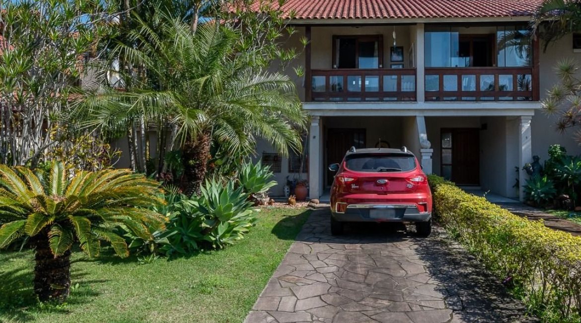 Casa em Condomínio à venda com 233m², 3 dormitórios, 1 suíte, 5 vagas, no bairro Ipanema em Porto Alegre