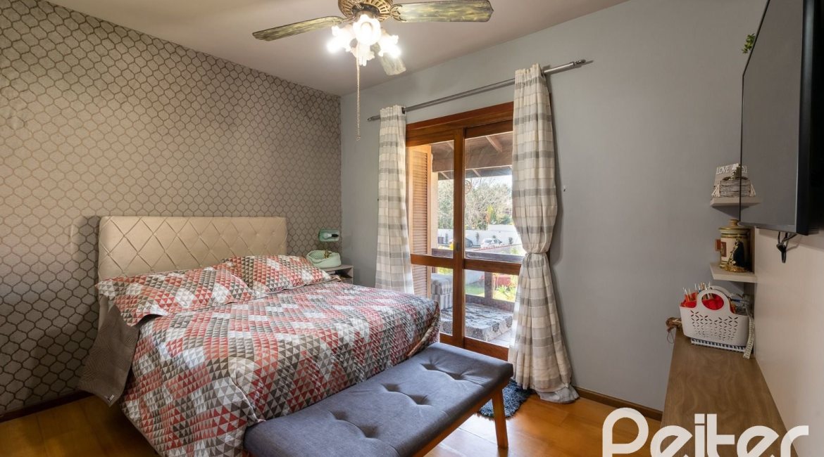 Casa em Condomínio à venda com 233m², 3 dormitórios, 1 suíte, 5 vagas, no bairro Ipanema em Porto Alegre