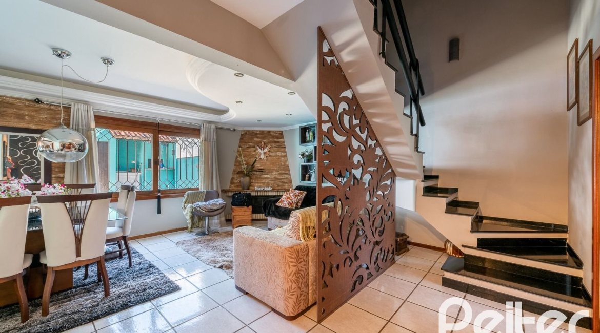 Casa em Condomínio à venda com 233m², 3 dormitórios, 1 suíte, 5 vagas, no bairro Ipanema em Porto Alegre