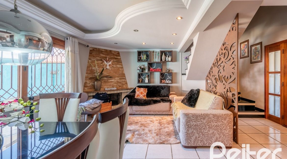 Casa em Condomínio à venda com 233m², 3 dormitórios, 1 suíte, 5 vagas, no bairro Ipanema em Porto Alegre