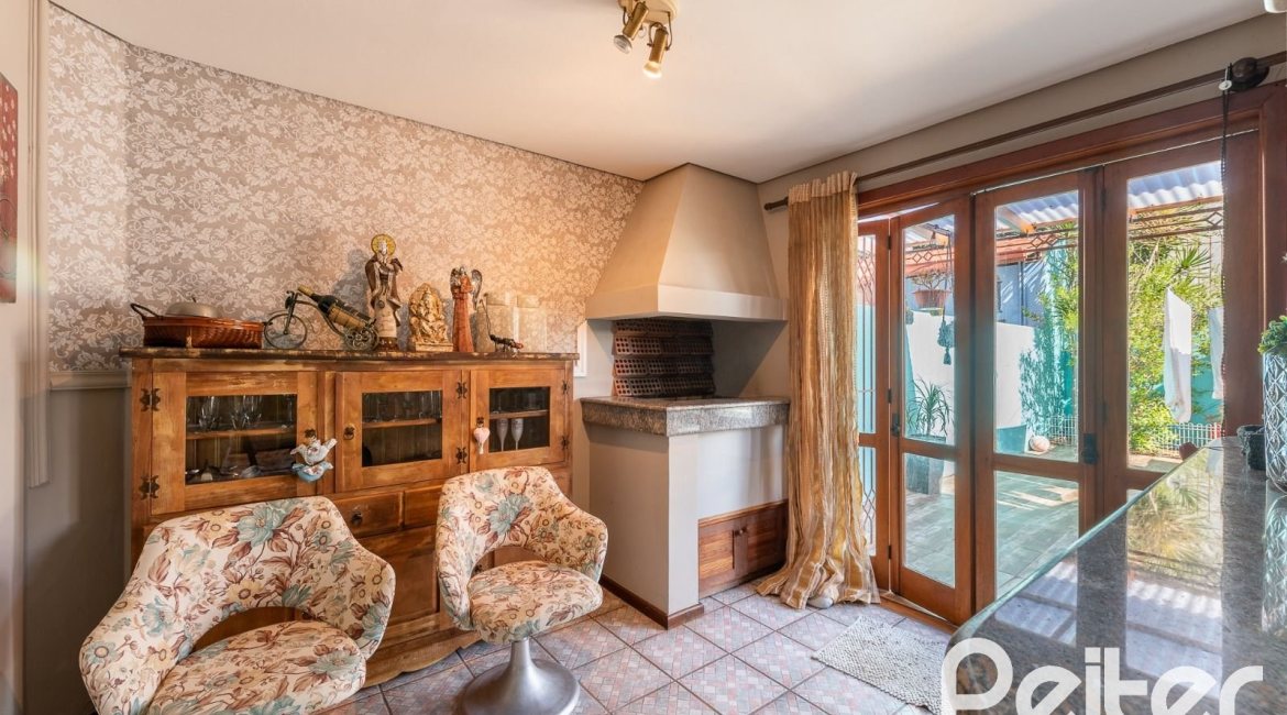 Casa em Condomínio à venda com 233m², 3 dormitórios, 1 suíte, 5 vagas, no bairro Ipanema em Porto Alegre