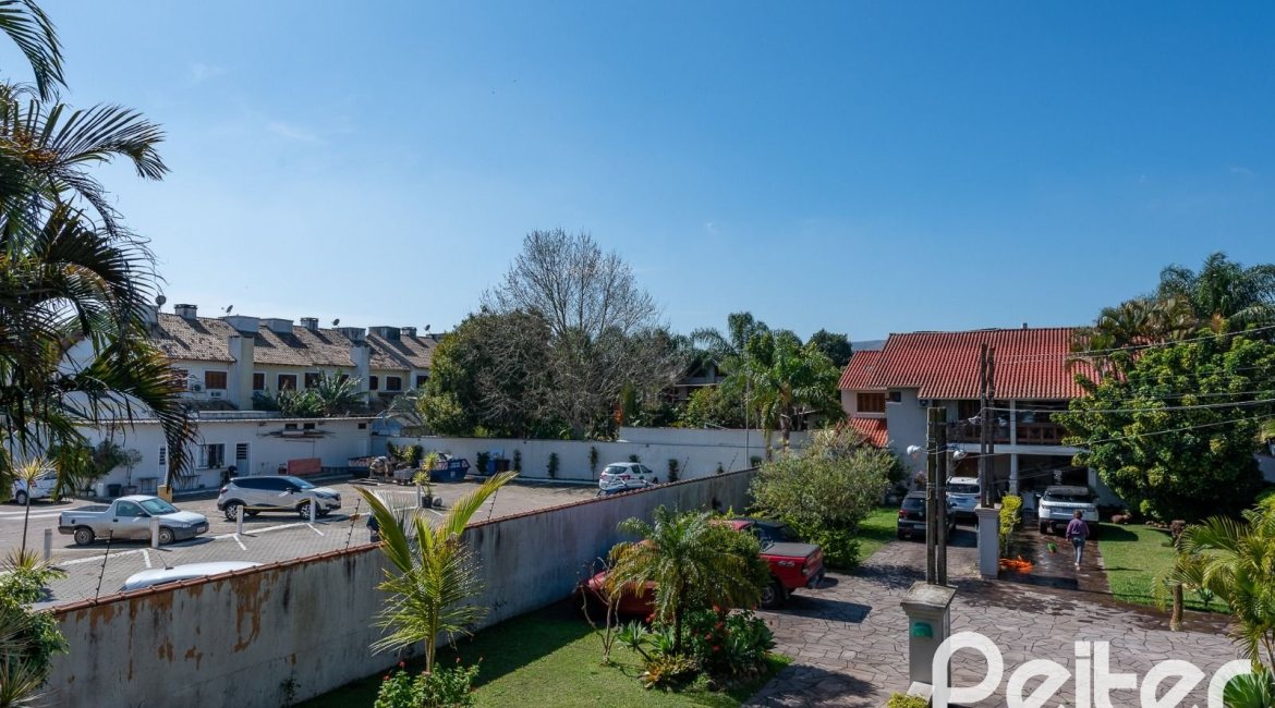 Casa em Condomínio à venda com 233m², 3 dormitórios, 1 suíte, 5 vagas, no bairro Ipanema em Porto Alegre