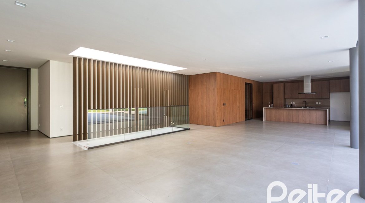 Casa em Condomínio à venda com 434m², 4 dormitórios, 4 suítes, 6 vagas, no bairro Terra Ville em PORTO ALEGRE