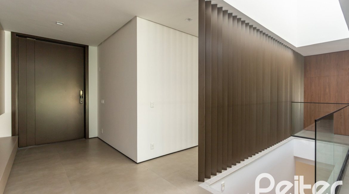 Casa em Condomínio à venda com 434m², 4 dormitórios, 4 suítes, 6 vagas, no bairro Terra Ville em PORTO ALEGRE