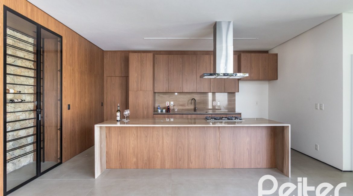 Casa em Condomínio à venda com 434m², 4 dormitórios, 4 suítes, 6 vagas, no bairro Terra Ville em PORTO ALEGRE