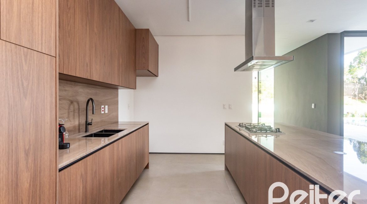 Casa em Condomínio à venda com 434m², 4 dormitórios, 4 suítes, 6 vagas, no bairro Terra Ville em PORTO ALEGRE