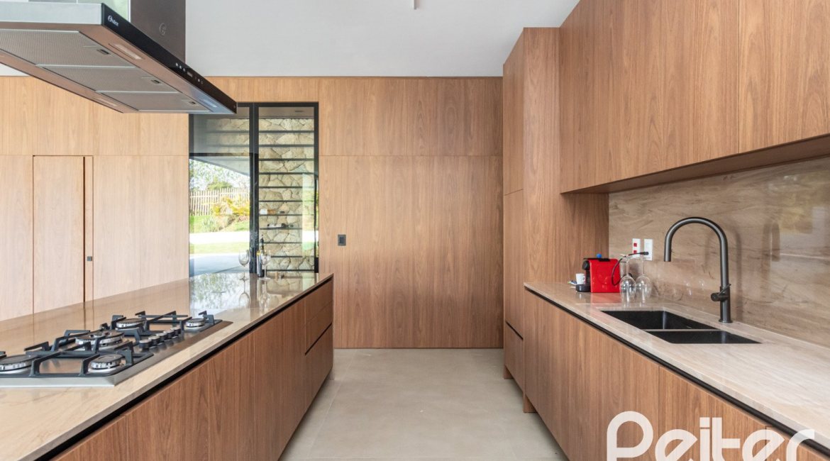 Casa em Condomínio à venda com 434m², 4 dormitórios, 4 suítes, 6 vagas, no bairro Terra Ville em PORTO ALEGRE