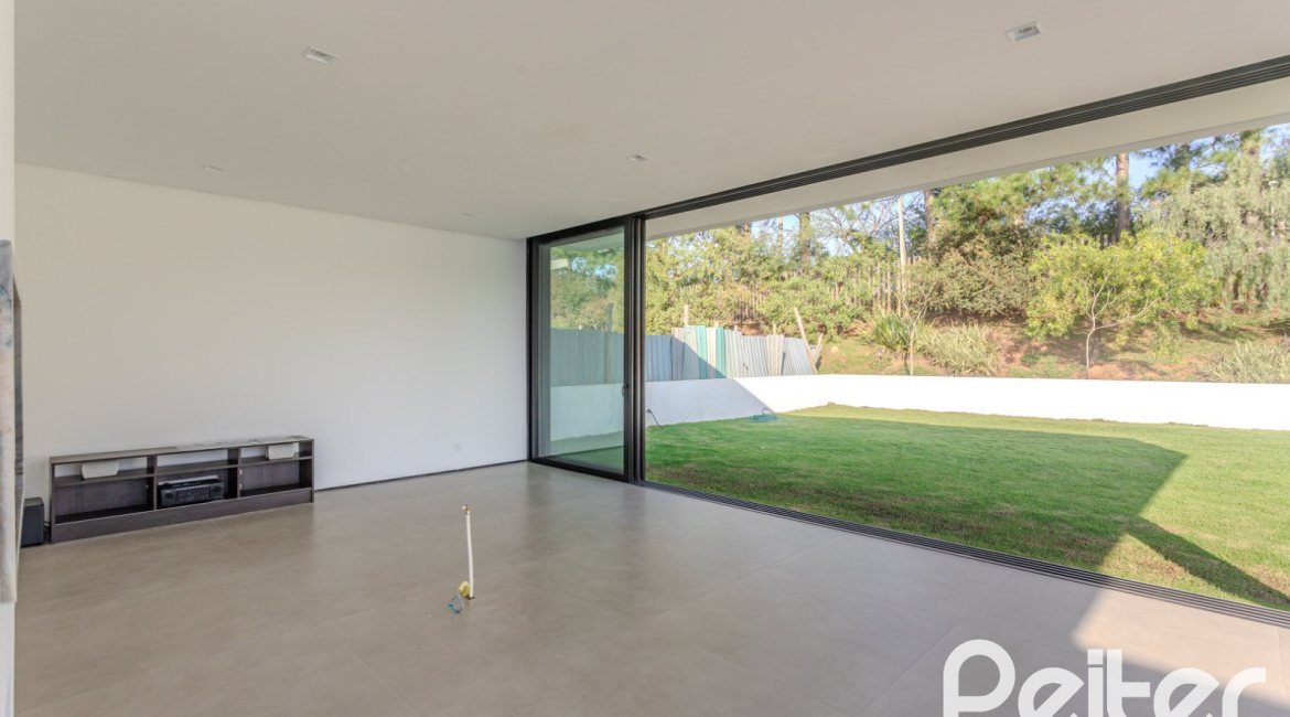 Casa em Condomínio à venda com 434m², 4 dormitórios, 4 suítes, 6 vagas, no bairro Terra Ville em PORTO ALEGRE