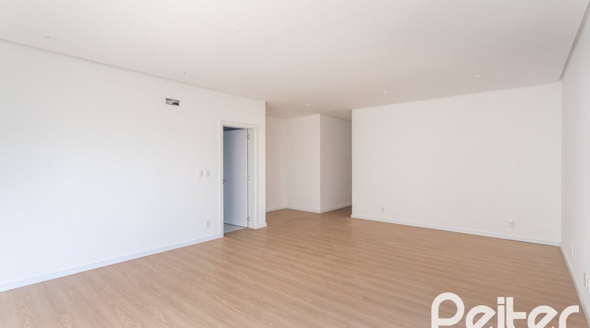 Casa em Condomínio à venda com 434m², 4 dormitórios, 4 suítes, 6 vagas, no bairro Terra Ville em PORTO ALEGRE