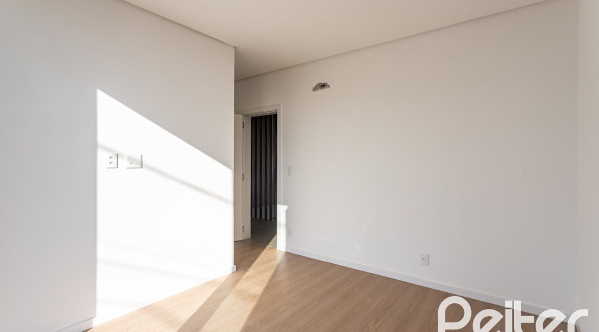 Casa em Condomínio à venda com 434m², 4 dormitórios, 4 suítes, 6 vagas, no bairro Terra Ville em PORTO ALEGRE