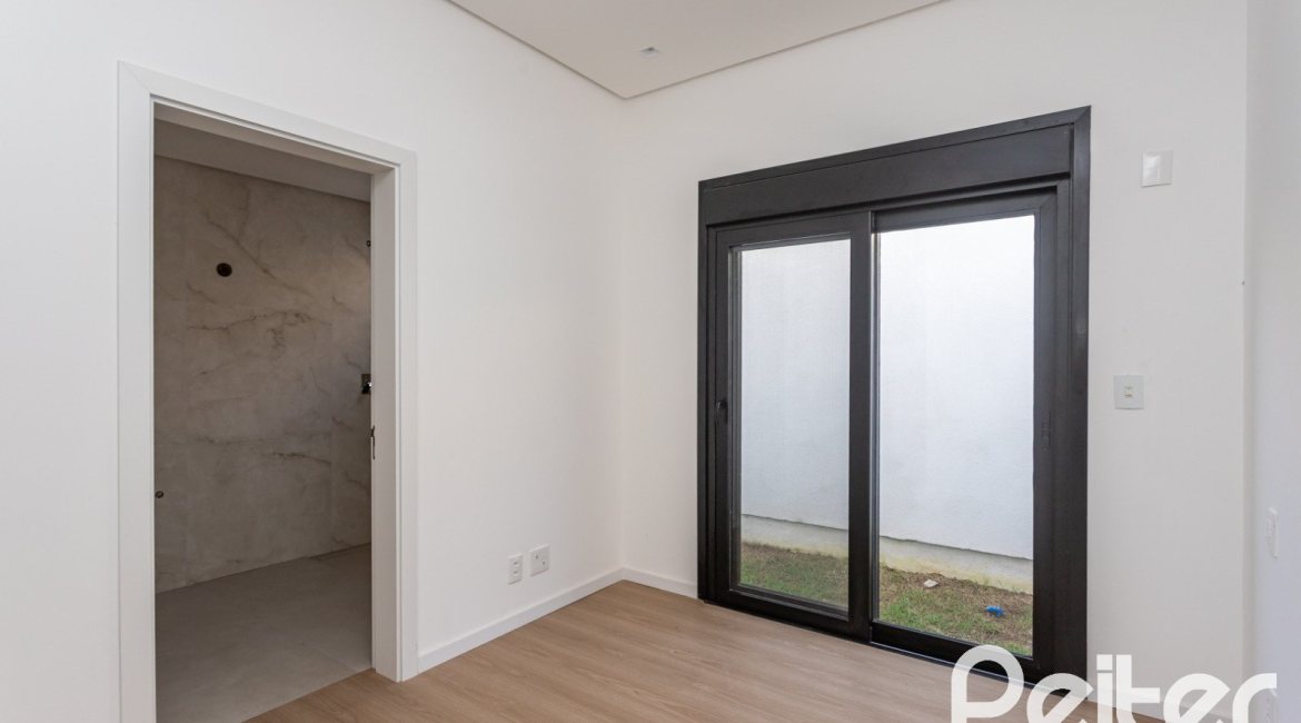 Casa em Condomínio à venda com 434m², 4 dormitórios, 4 suítes, 6 vagas, no bairro Terra Ville em PORTO ALEGRE