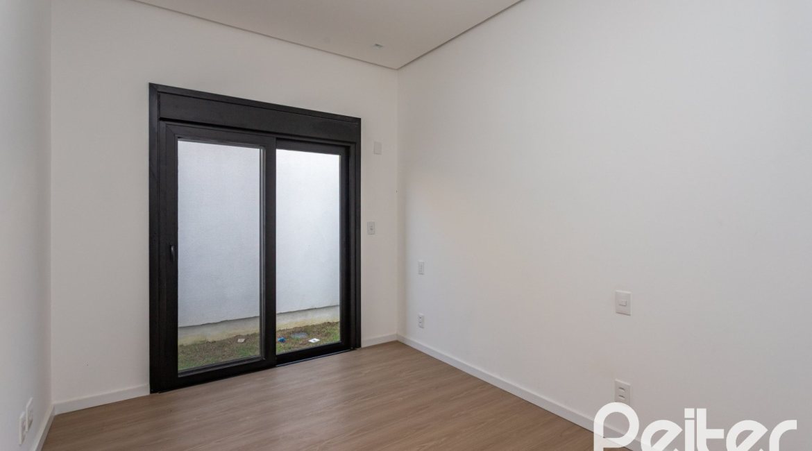 Casa em Condomínio à venda com 434m², 4 dormitórios, 4 suítes, 6 vagas, no bairro Terra Ville em PORTO ALEGRE
