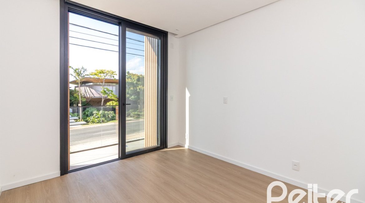 Casa em Condomínio à venda com 434m², 4 dormitórios, 4 suítes, 6 vagas, no bairro Terra Ville em PORTO ALEGRE