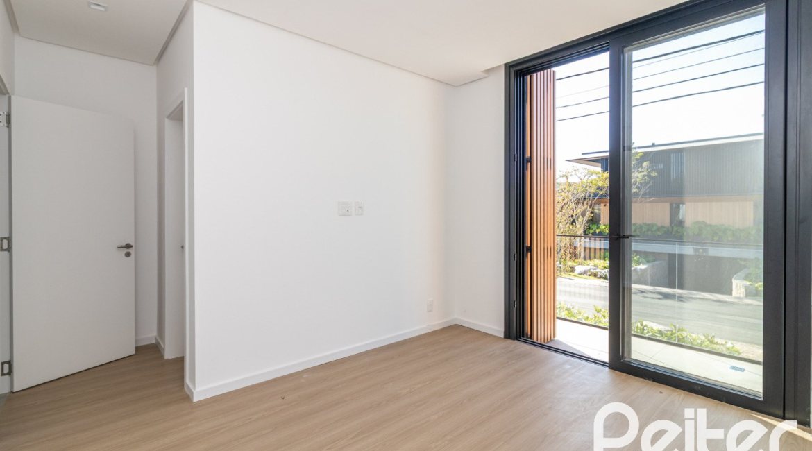 Casa em Condomínio à venda com 434m², 4 dormitórios, 4 suítes, 6 vagas, no bairro Terra Ville em PORTO ALEGRE