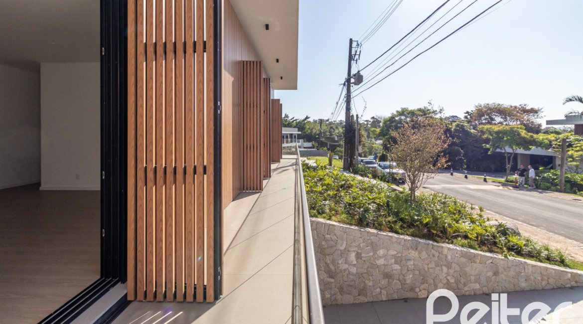 Casa em Condomínio à venda com 434m², 4 dormitórios, 4 suítes, 6 vagas, no bairro Terra Ville em PORTO ALEGRE