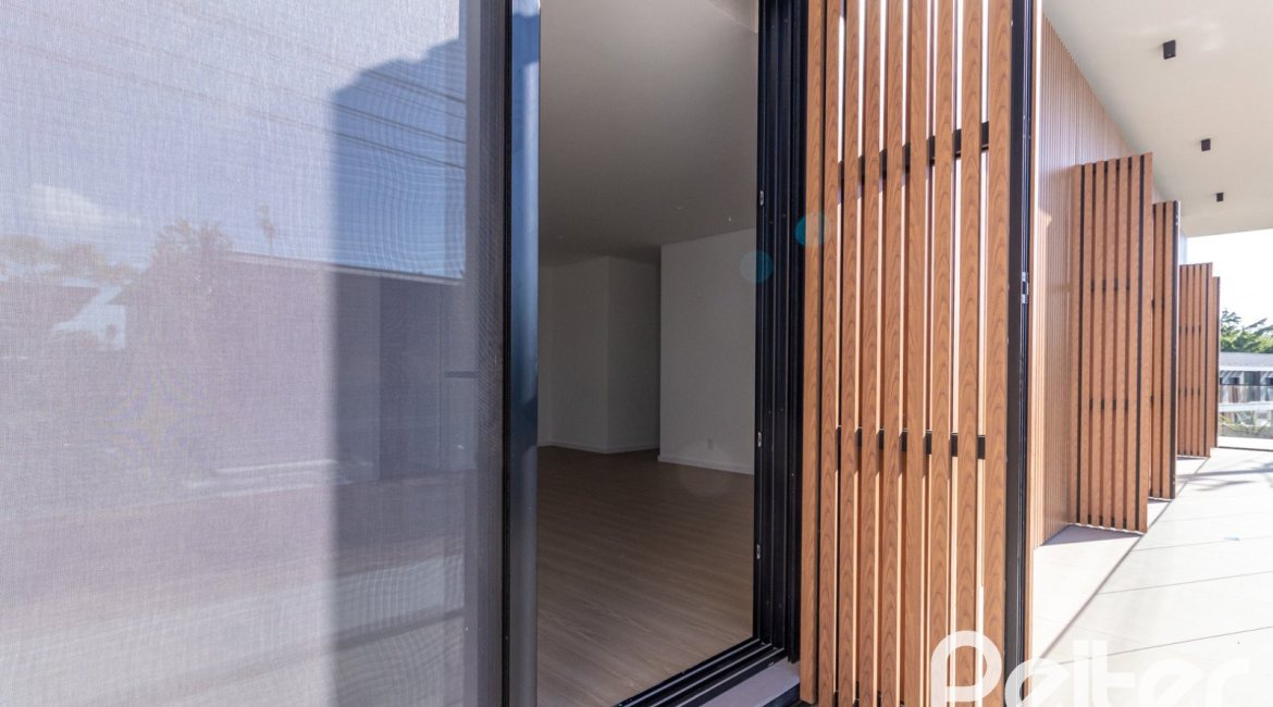 Casa em Condomínio à venda com 434m², 4 dormitórios, 4 suítes, 6 vagas, no bairro Terra Ville em PORTO ALEGRE